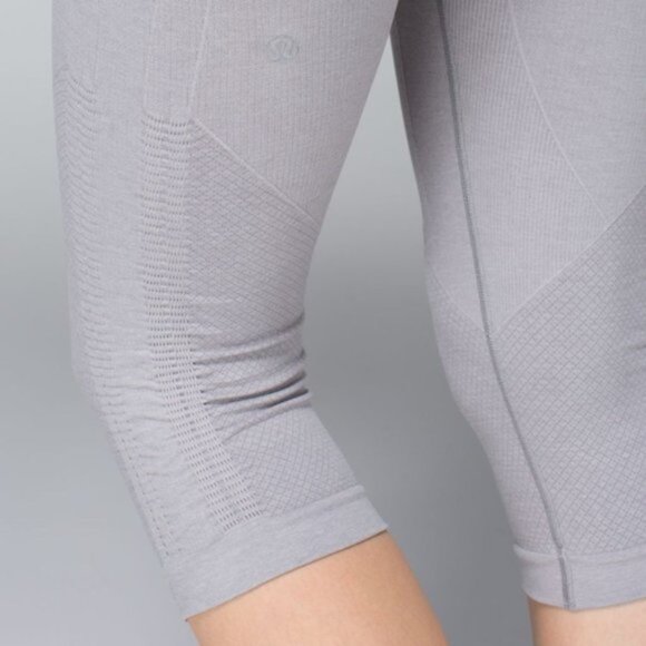 Lululemon | "Heathered Gray" In The Flow Crop II | Size 4 - Picture 2 of 14